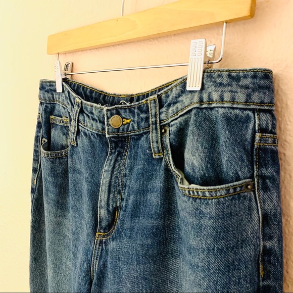 Universal Thread High Rise Straight Jean - Picture 4 of 8